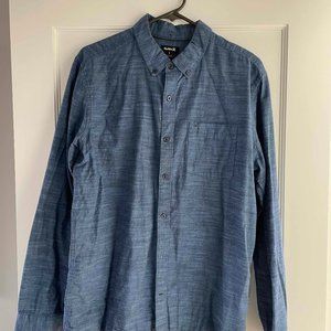 Hurley Button Down in blue; "Classic Fit" Size L